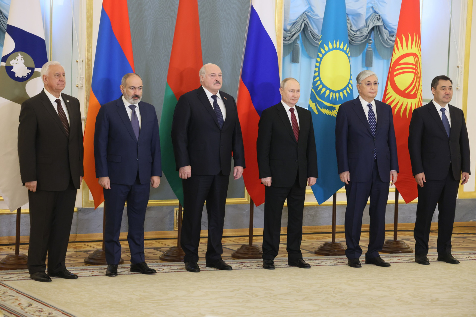 Isu apa yang akan diangkat pada pertemuan puncak oleh para pemimpin negara Uni Ekonomi Eurasia?