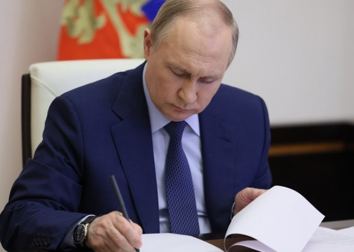 Penekanan Pada Pencegahan Pengangguran, Putin menandatangani versi terbaru undang-undang ketenagakerjaan