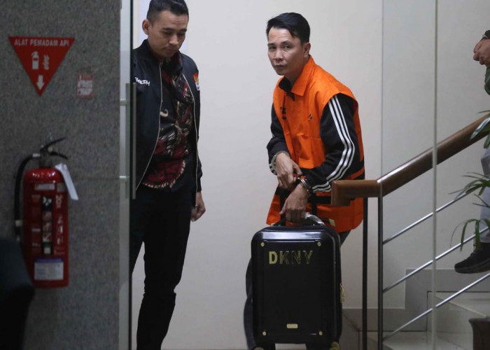 Pakai Rompi Oranye KPK, Bupati Rejang Lebong M Fikri Thobari Cuma Diam