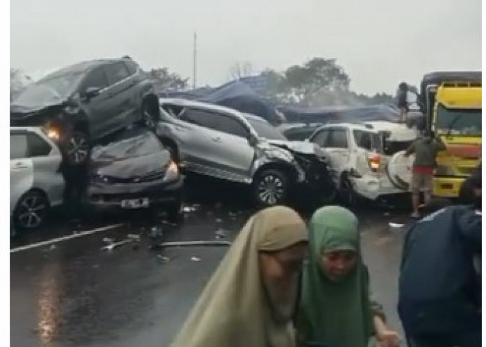 BREAKING NEWS: Tabrakan Beruntun di Tol Cipularang, Mobil-Mobil Bertumpukan