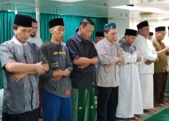 Idul Fitri di Perjalanan, Pemudik Gelar Salat Ied di Atas Kapal Laut