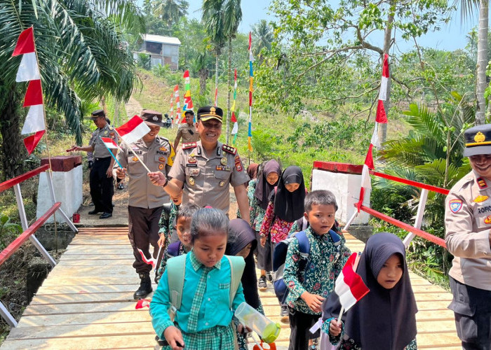 Tak kenal lelah, Kapolres Kaur kembali Resmikan Jembatan Merah Putih Presisi Kecamatan Maje