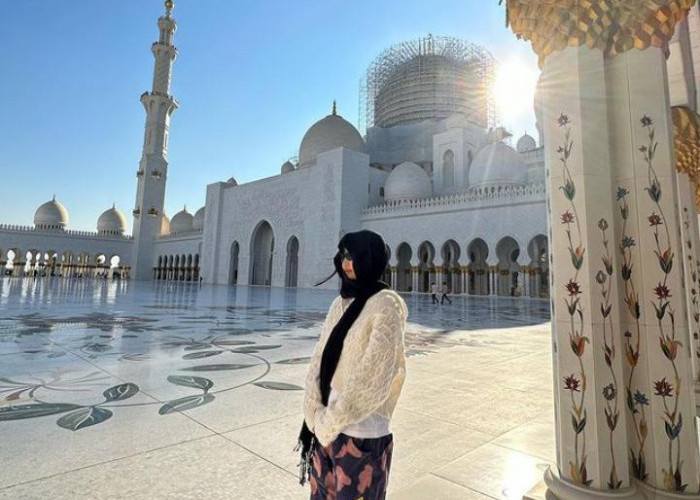 Berhijab! Jennie Blackpink kunjungi Masjid Abu Dhabi, Ini 9 Bukti Kemegahan Masjid Agung Sheikh Zayed