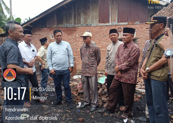 Kunjungi Tanjung Beringin, Wabup Kaur Salurkan Bantuan Korban Kebakaran