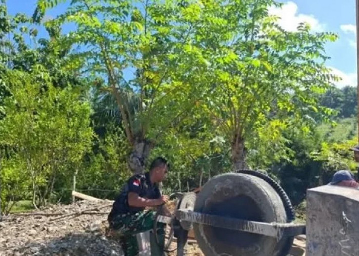 Melihat Progres Pembangunan Jembatan Gantung Perintis Garuda oleh Koramil 408-03/Kaur Tengah 