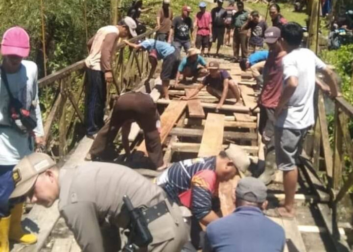 Tiga Desa Laksanakan Goro Perbaiki Jembatan