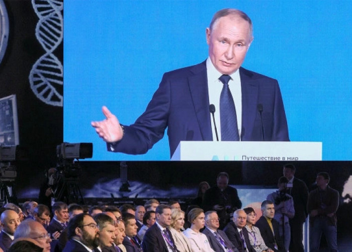Vladimir Putin berbicara tentang 'Pembatalan' Rusia di Ruang Digital