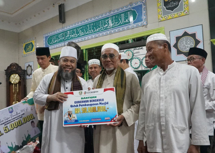 Gubenur Helmi Hasan Sampaikan Kabar Infrastruktur dan DBH saat Safari Ramadan di Kaur