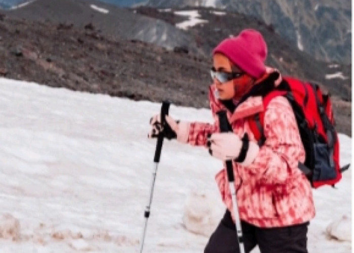 Bikin Bangga, Mahasiswi Indonesia Capai Puncak Gunung Elbrus, Gunung Tertinggi di Eropa!