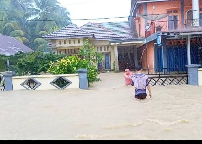 9 Rumah Terendam Banjir di Jalinbar, Penyebabnya Plat Duiker Tertutup