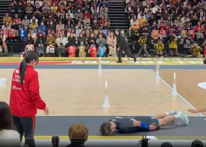 Video Viral Atlet Voli Jepang Yuji Nishida 'Sliding' Minta Maaf ke Wasit Perempuan Setelah Kena Servis