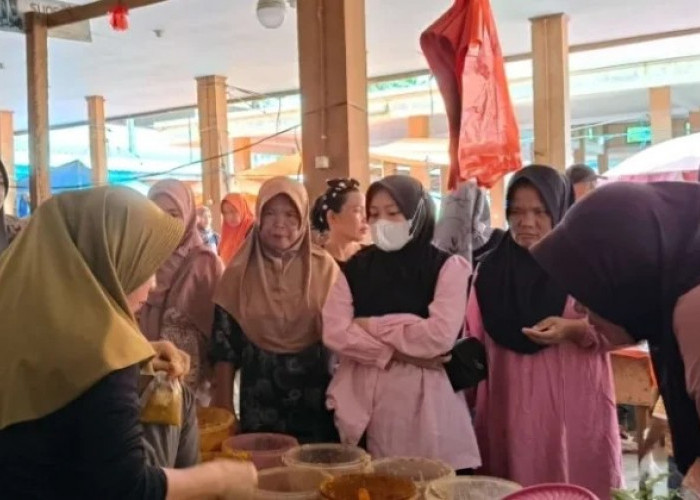 Pedagang Bumbu Diserbu Pembeli Jelang Lebaran