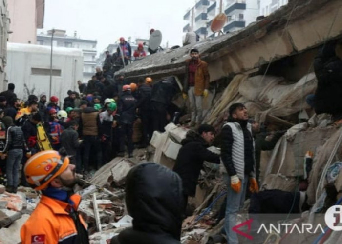 Dunia Berduka! Korban Tewas Gempa Turki-Suriah Mencapai 7.800 Jiwa, 5 WNI Hilang, 4 Kota Besar Hancur