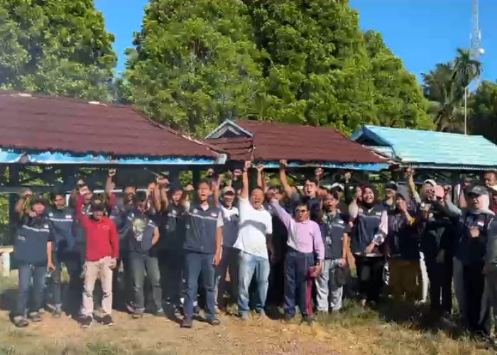 Mahasiswa KKN UNIB dan Camat Semidang Gumay Gelar Gotong Royong Bersih Pasar
