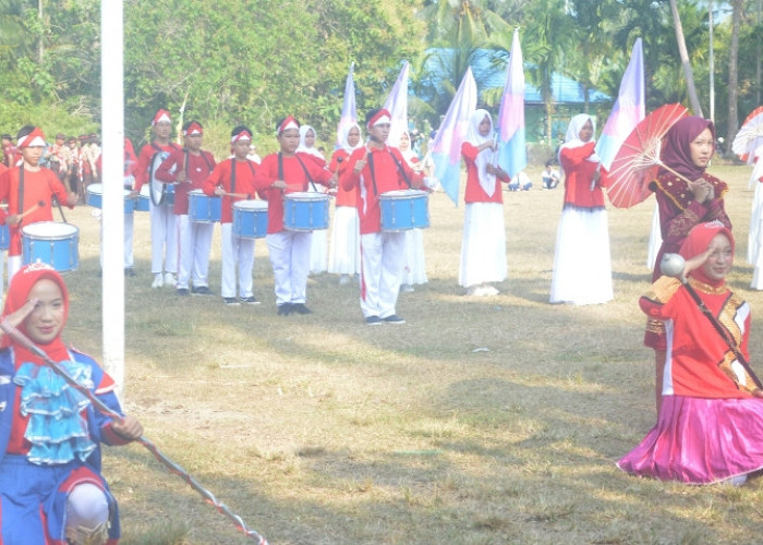 Gempita HUT ke-81 RI: Drumband MTsN 2 Kaur Tampil Memukau 