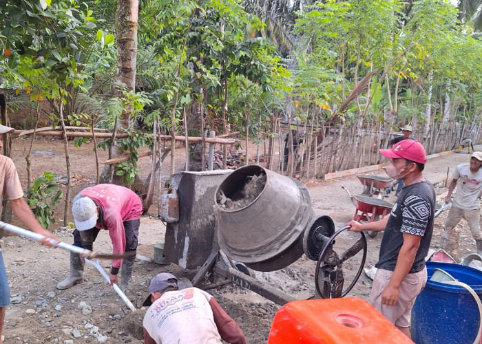 Pemdes Awat Mata Tingkatkan Kualitas Jalan Lingkungan, Bangun Jalan Rabat Beton dari Dana Desa