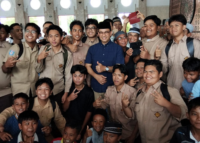 Anies ke Kota Bengkulu, Hadiri Pernikahan Cucu Sahabat Almarhum Ayah hingga Temui Pengurus PGR dan Diberi Buku