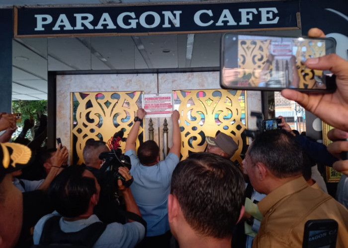 Viral Pesta Waria, New Paragon Pekanbaru Disegel