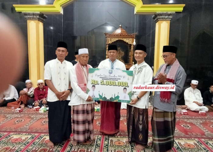 Safari Ramadan di Semidang Gumay, Wabup Kaur Abdul Hamid Disambut Hangat Jemaah Masjid Darul Muttaqin