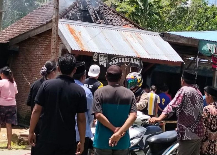 Kosong Ditinggal Pergi, Rumah Warga Tanjung Bunian Hangus Dilalap Api