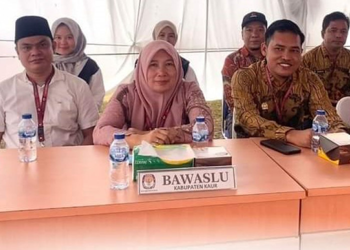 Bawaslu Kaur Awasi Tahapan Pendaftaran Pasangan Calon Bupati-Wakil Bupati di KPU Kaur