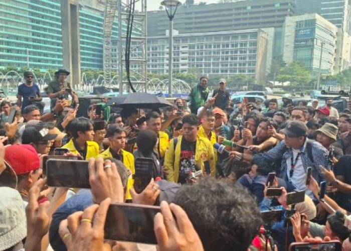 MBG Cuma Untungkan Vendor, Mahasiswa Demo Tuntut Prabowo Hentikan Program Tak Memihak Rakyat!