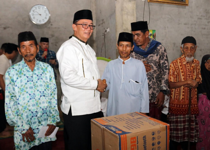 Safari Ramadhan, Bupati Kaur dan Gubernur Bengkulu di  Masjid Al-Ihsan Desa Padang Leban