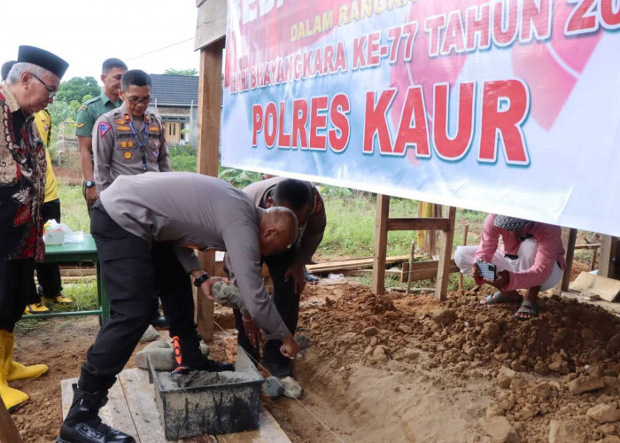 Polres Kaur Peletakan Batu Pertama Bedah Rumah Dalam Rangka HUT ke 77 Bhayangkara