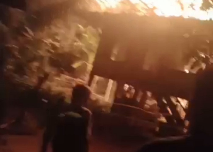 BREAKING NEWS: Rumah Warga Pagar Alam Ludes Terbakar