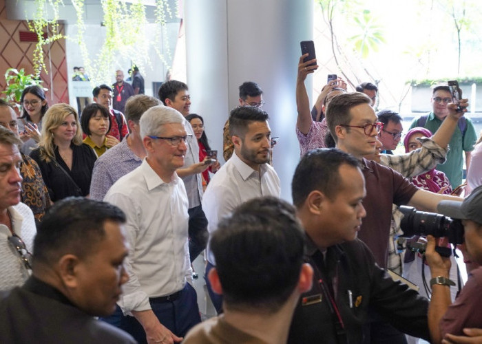 Kunjungan Tim Cook ke Akademi Pengembang Apple di BINUS Kukuhkan Dedikasi Pembinaan Bakat Digital di Indonesia