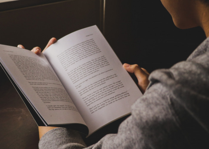 Karya Sastra Adalah Penghangat Jiwa, Berikut Alasan Mengapa Membaca Dapat Membantu Kita Memproses Emosi