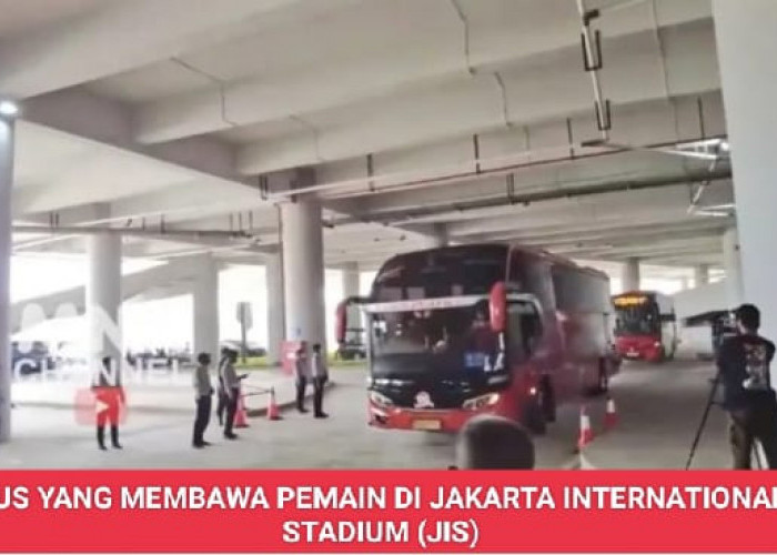 Posting Video Bus Salah Parkir demi Jelekan JIS, Stafsus Menteri BUMN ini Kena Rujak Netizen