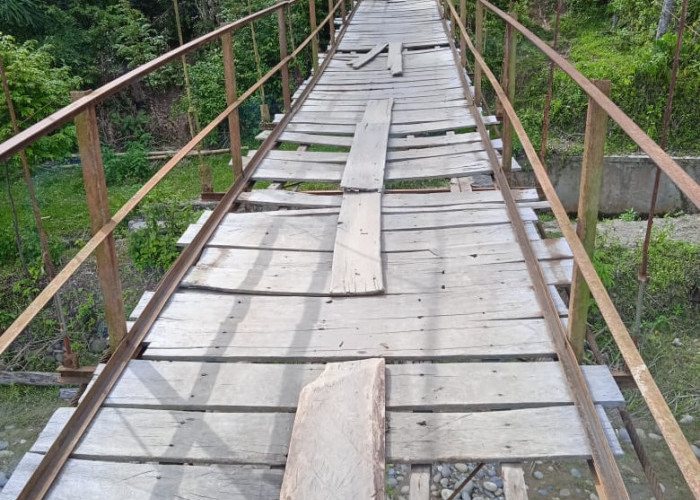 Kondisi Jembatan Gantung di Kecamatan Luas, dijanjikan akan dibangun tahun 2023, namun batal dengan alasan tidak ada anggaran dalam APBD 2023.