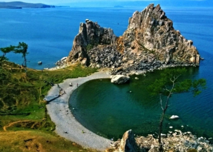 Menghabiskan Liburan Musim Panas di Danau Baikal Rusia