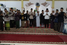 Bupati dan Wabup Salat Ied di Masjid Al Ikhlas Desa Tanjung Agung, Lanjut Silaturahmi dengan Masyarakat