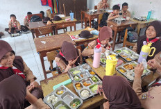 Gebrakan Baru! SPPG Jemput Bola ke Sekolah Tawarkan Menu MBG Versi Prasmanan Halal Bihalal