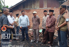 Kunjungi Tanjung Beringin, Wabup Kaur Salurkan Bantuan Korban Kebakaran