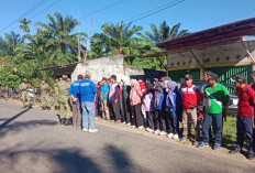 Forkopimcam Tanjung Kemuning dan Kelam Tengah Gotong Royong Bersihkan Jalan Poros Kecamatan