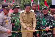 Bupati Kaur Resmikan Jembatan Gantung Air Manula Kecamatan Nasal