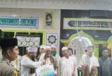 Safari Ramadan, Gubernur Bengkulu Salurkan Bantuan Rp50 Juta ke Masjid As Syakirin Air Dingin