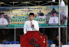 Gusril Pausi - Abdul Hamid dan Ribuan Warga Salat Idul Adha 1447 H di Tanjung Kemuning