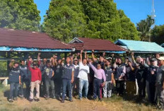 Mahasiswa KKN UNIB dan Camat Semidang Gumay Gelar Gotong Royong Bersih Pasar