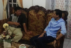 Bupati Kaur Gusril Pausi Kunjungi Gurunya Saat di Sekolah Dasar