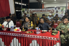 Pastikan Malam Takbiran Aman, Kapolres Kaur dan Forkopimda Tinjau Pos serta Serahkan Bingkisan pada Petugas